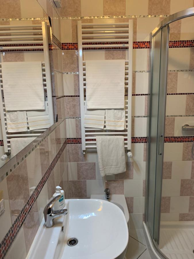 Chambre Familiale avec Salle de Bains Privative Séparée