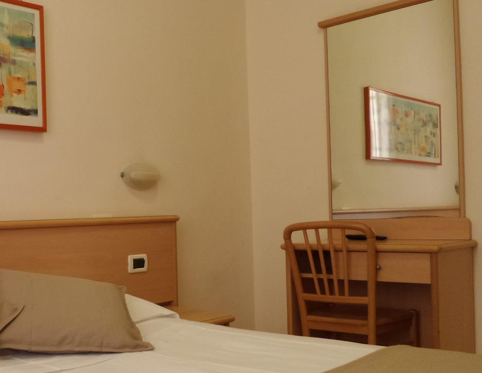Double or Twin Room Private External Bathroom,945334456:JPEG